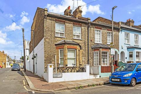 2 bedroom flat to rent, Tonsley Road, London SW18