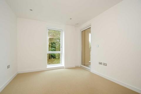 2 bedroom flat to rent, Eltringham Street, London SW18