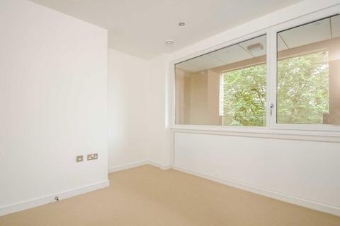 2 bedroom flat to rent, Eltringham Street, London SW18