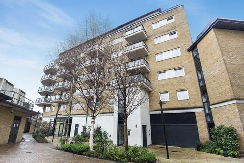 2 bedroom detached house to rent, Smugglers Way, London SW18