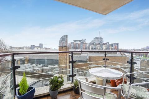 2 bedroom detached house to rent, Smugglers Way, London SW18