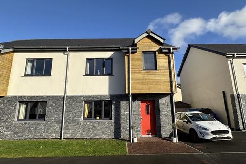 4 bedroom semi-detached house for sale, Llandwrog, Gwynedd