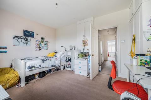167 Park Road, Kingston Upon Thames, KT2 6DQ