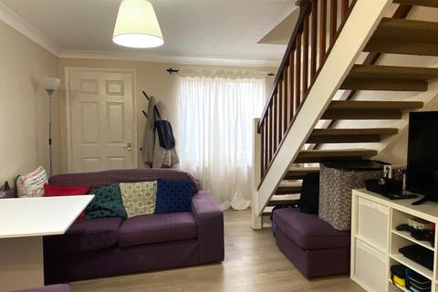 2 bedroom terraced house to rent, Hanbury Way, Camberley GU15