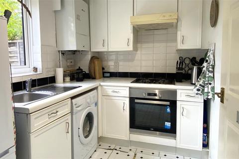 2 bedroom terraced house to rent, Hanbury Way, Camberley GU15