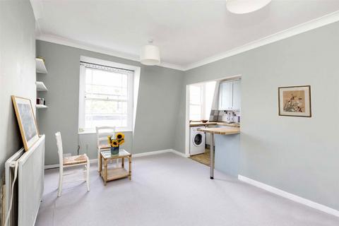 2 bedroom flat to rent, St. Georges Square, London SW1V