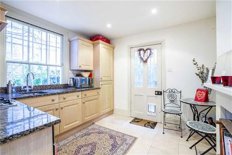 1 bedroom flat to rent, Claverton Street, London SW1V