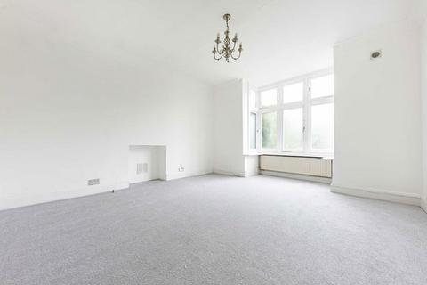 2 bedroom flat for sale, Kingston Road, Teddington TW11