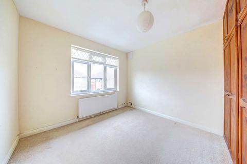 2 bedroom flat for sale, Amesbury Road, Feltham TW13