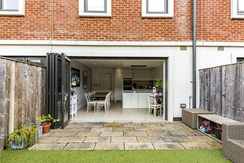 3 Noel Square, Teddington, TW11 8JA