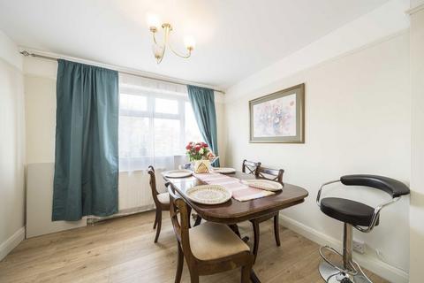 2 bedroom flat for sale, Munster Road, Teddington TW11