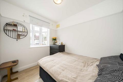 2 bedroom flat for sale, Munster Road, Teddington TW11