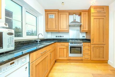 4 bedroom terraced house to rent, Brooklands Place, Hampton TW12