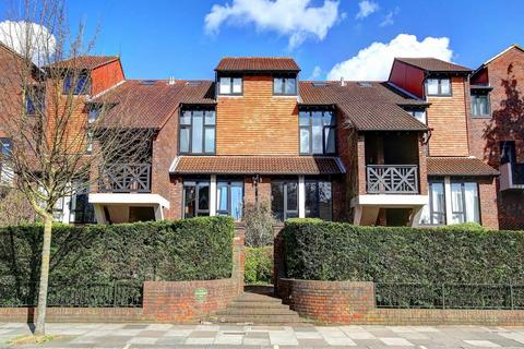 1 bedroom flat to rent, Strawberry Vale, Strawberry Hill TW1