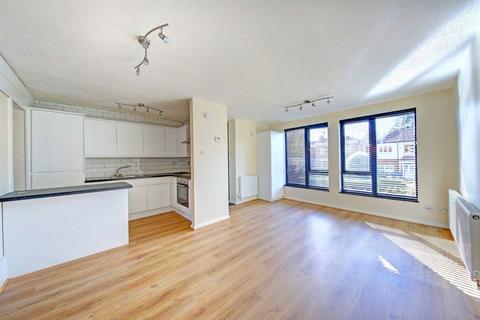 1 bedroom flat to rent, Strawberry Vale, Strawberry Hill TW1