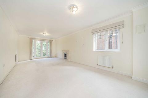 2 bedroom flat for sale, Bridgewater Road, Weybridge KT13