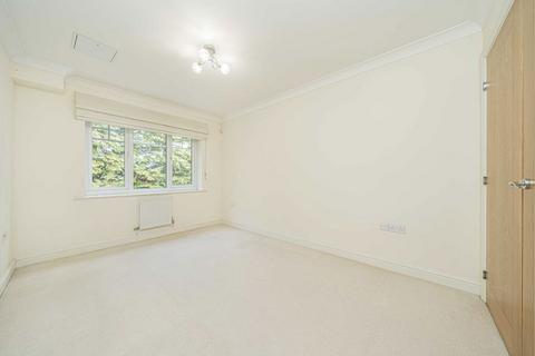 2 bedroom flat for sale, Bridgewater Road, Weybridge KT13