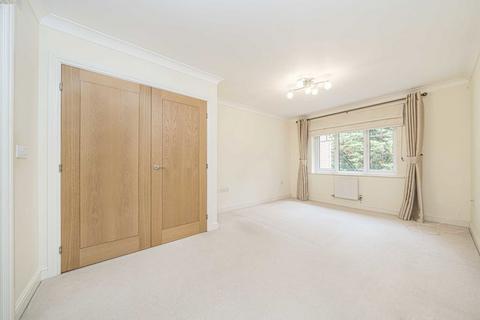 2 bedroom flat for sale, Bridgewater Road, Weybridge KT13