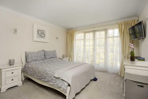 2 bedroom flat for sale, Gower Road, Weybridge KT13