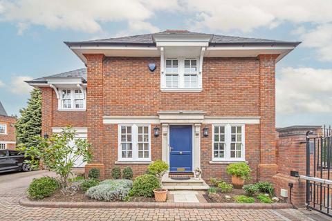 3 bedroom detached house for sale, Chartfield Place, Weybridge KT13