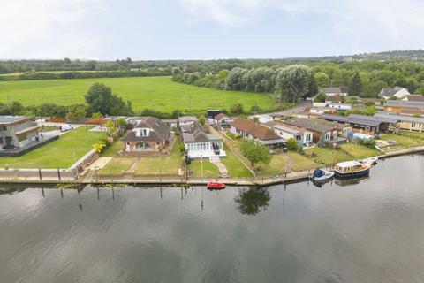 4 bedroom bungalow for sale, Laleham Reach, Chertsey KT16