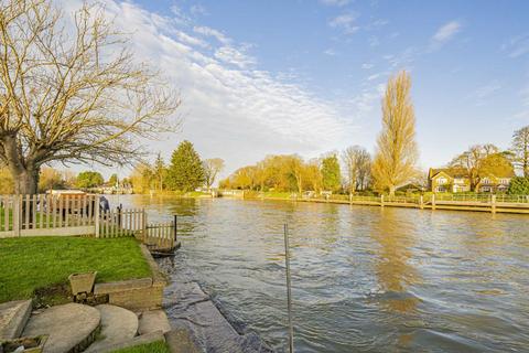 4 bedroom bungalow for sale, Laleham Reach, Chertsey KT16