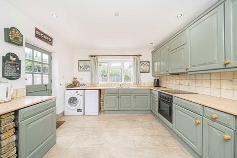 4 bedroom house for sale, Walton Lane, Shepperton TW17