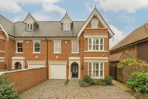 5 bedroom house to rent, Old Avenue, Weybridge KT13