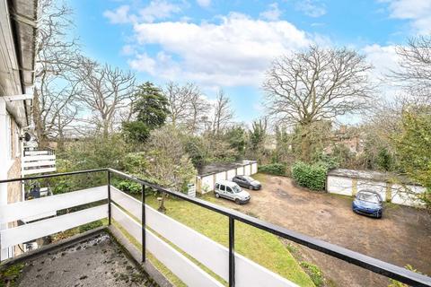 2 bedroom flat for sale, Pine Grove, Weybridge KT13