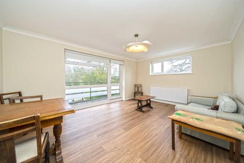 2 bedroom flat for sale, Pine Grove, Weybridge KT13