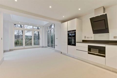 3 bedroom detached house to rent, Ridgewood, Weybridge KT13