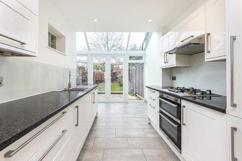 12 Springfield Lane, Weybridge, KT13 8AW