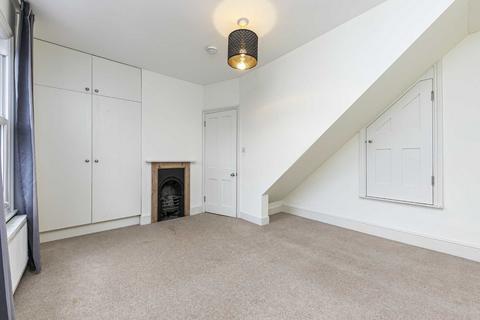 12 Springfield Lane, Weybridge, KT13 8AW