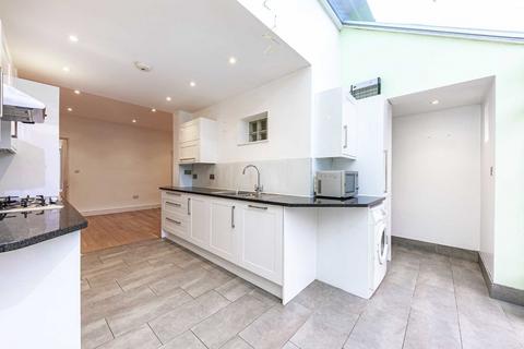 12 Springfield Lane, Weybridge, KT13 8AW