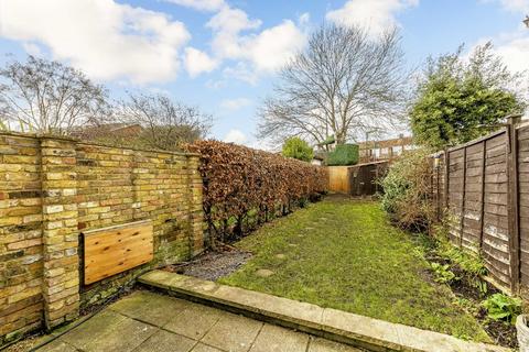 12 Springfield Lane, Weybridge, KT13 8AW