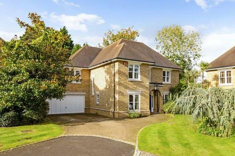 5 bedroom detached house to rent, Grange Place, Walton-On-Thames KT12