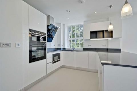 2 bedroom flat to rent, Ridgewood, Weybridge KT13