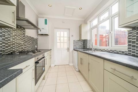 4 bedroom house to rent, Matlock Way, New Malden