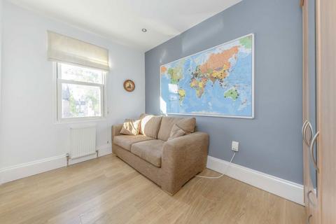 2 bedroom maisonette to rent, Clarence Road, Wimbledon