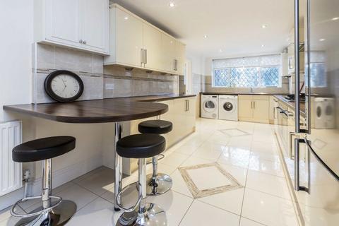 4 bedroom house to rent, Hampton Close, Wimbledon