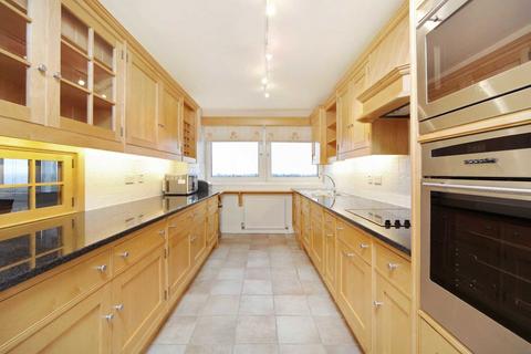 2 bedroom flat to rent, Somerset Road, Wimbledon