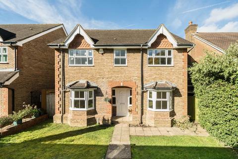 4 bedroom detached house to rent, Stockhams Close, Purley