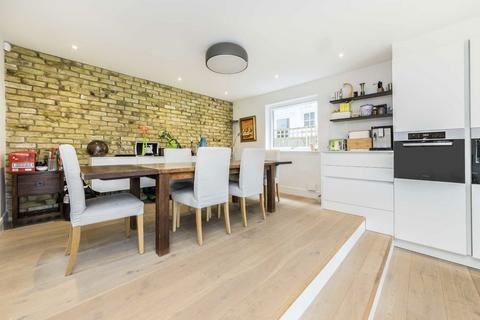 5 bedroom detached house to rent, Barham Road, West Wimbledon