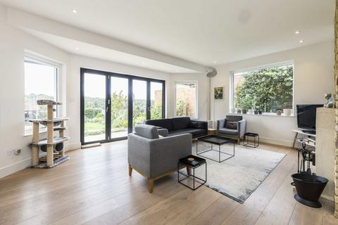 5 bedroom detached house to rent, Barham Road, West Wimbledon