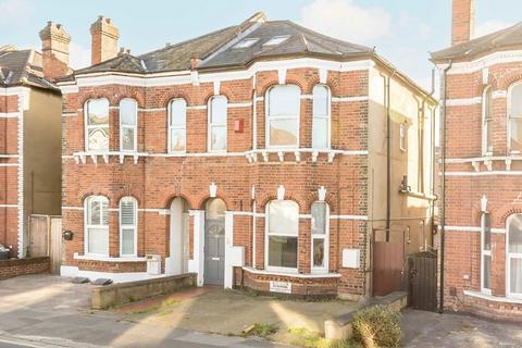 3 bedroom flat to rent, Alexandra Road, Wimbledon