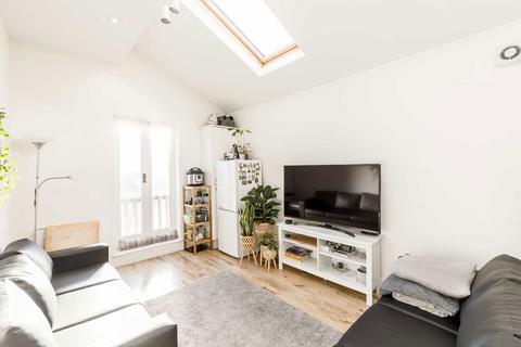 3 bedroom flat to rent, Alexandra Road, Wimbledon