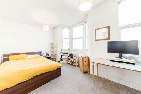 3 bedroom flat to rent, Alexandra Road, Wimbledon