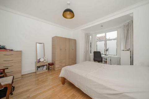 4 bedroom house for sale, Messaline Avenue, London W3