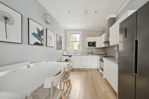 4 bedroom flat for sale, Leythe Road, London W3