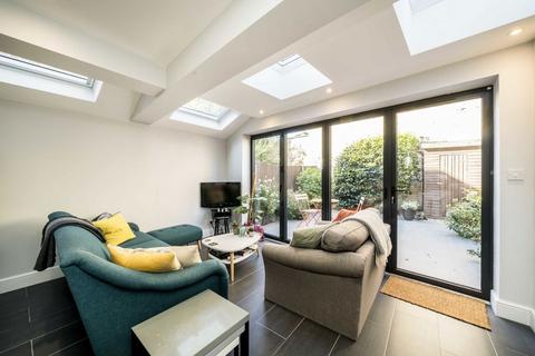 2 bedroom flat for sale, Acton Lane, London W3